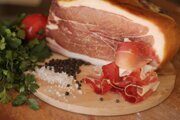 Прошутто (Prosciutto) сыровяленый свиной окорок